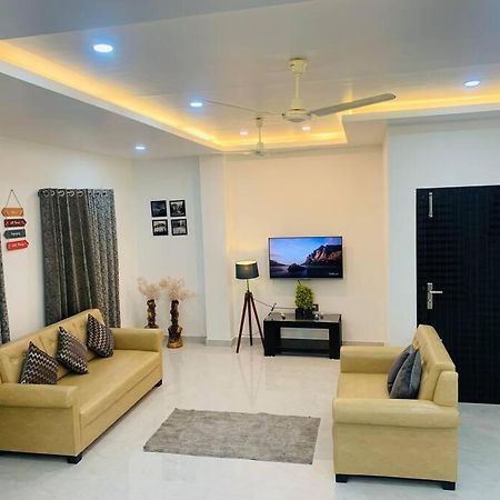 Апартаменти White Orchid, Unique & Stylish, Executive 2Bhk. Ґувахаті Екстер'єр фото